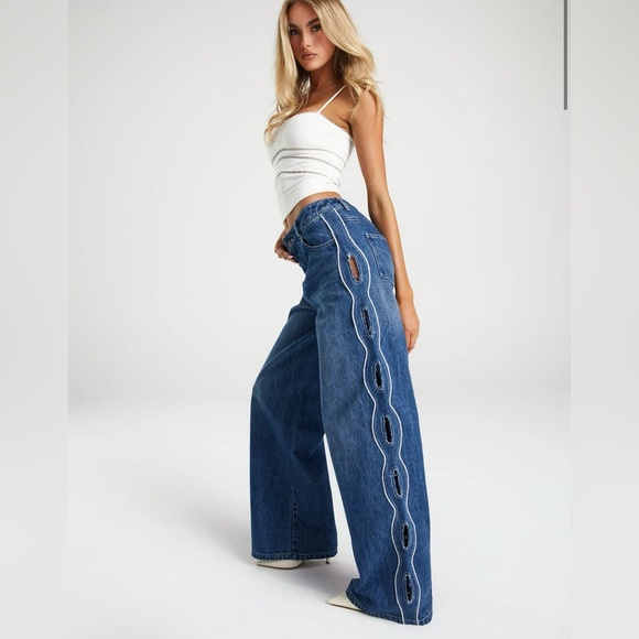 Super cute and comfy new with tags jeans. Size US 6. - Picture 1 of 4